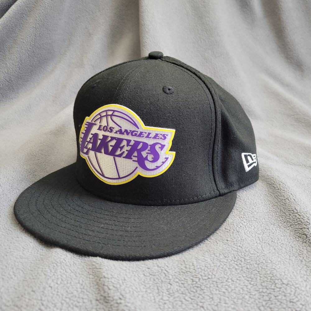 LOS ANGELES LAKERS Hat Cap Black Fitted Embossed Logo New Era Purple Yellow NBA - Picture 2 of 10